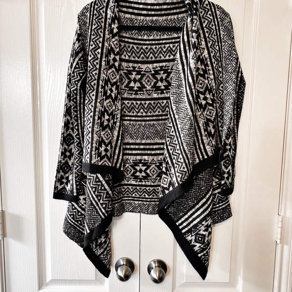 Woman’s Open Kimono Poncho Geography Print Size Medium - Picture 1 of 9